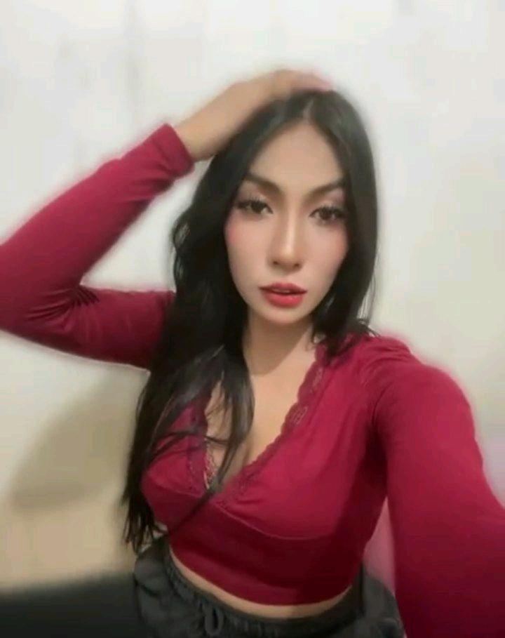 Lexi — live on cam on JerkRouletteChat