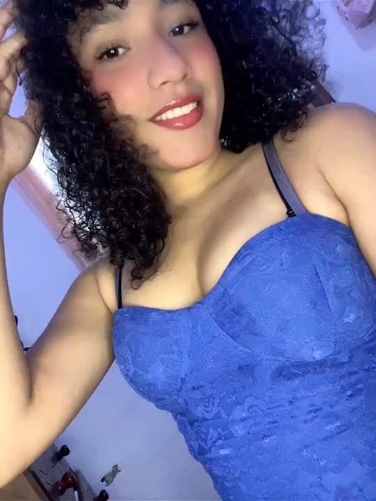 Live woman online now on JerkRouletteChat — Amor